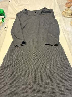 Original by Nicole Miller Gray Diamond Print Long Sleeve Sheath Dress